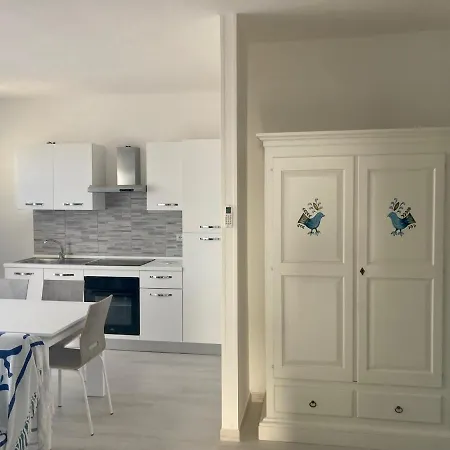 Tizzy Apartment