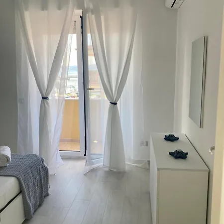 Tizzy Apartment *
